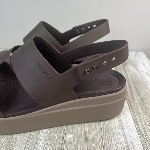 Crocs Sandals Women's Brown Brooklyn Low Wedge Size 9 - Picture 2 of 12